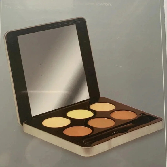Makeover Essentials Face Contour Pallet Kit 6 Colors with Mirror New - Picture 6 of 6